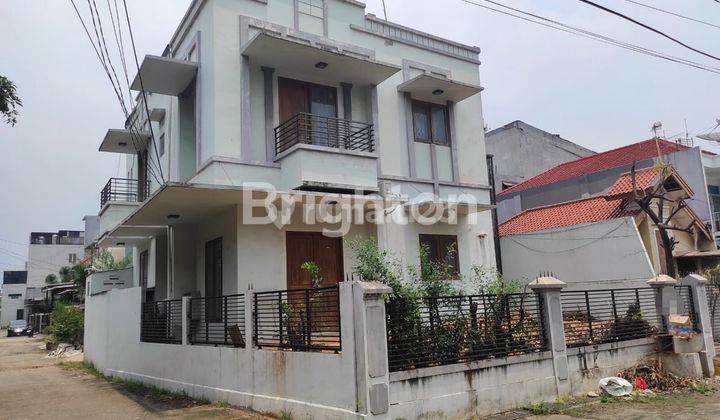 Rumah Hoek 4 Lantai Split Level di Kebon Jeruk Jakarta 1