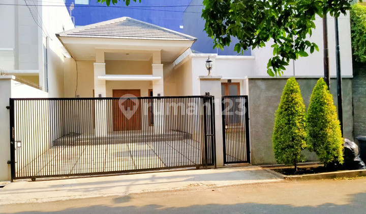 Rumah Bagus Di Jl Karyawan Kebayoran Lama Jakarta Selatan