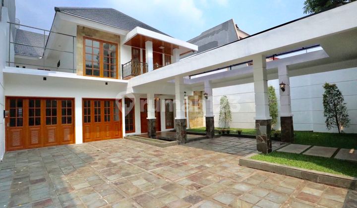House on Jl Gedung Hijau Raya, Pondok Indah, South Jakarta, 5+2 Bedrooms. Freehold Certificate, 2 Floors.