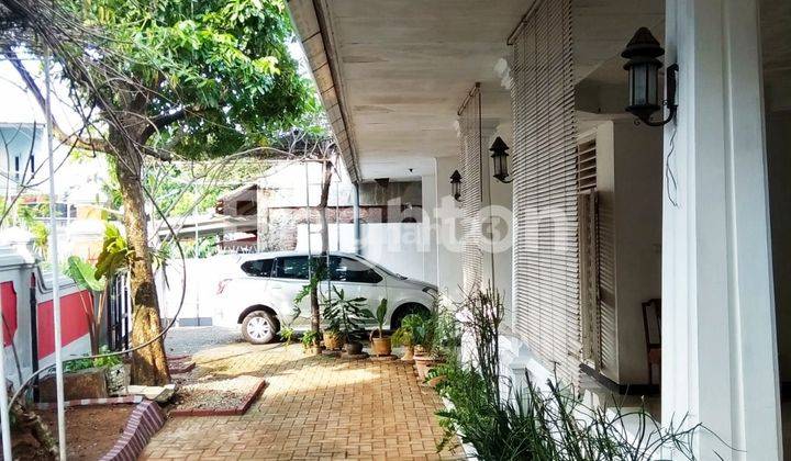 RUMAH MEWAH NAN ASRI, FURNISHED SIAP PAKAI DI JALAN. CINDE 1