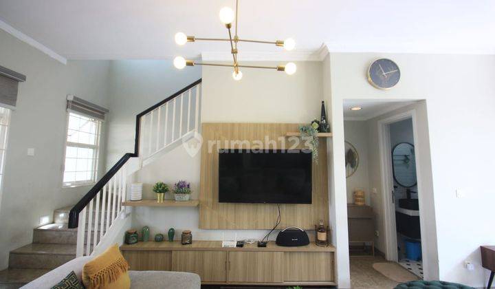 Rumah di Savia furnished ada Kolam Renang dekat exit tol BSD Jor 1