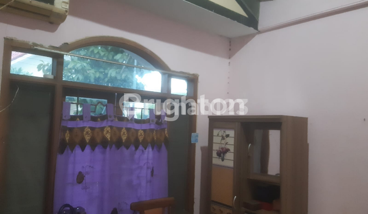 Rumah di Medokan Asri Timur Surabaya