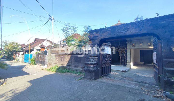 HOUSE WITH STRATEGIC LOCATION IN GIANYAR 1