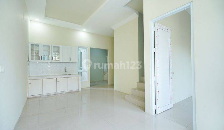 Rumah Cantik 2 Lt Siap Huni Harga Nego Dekat Mall Cibinong Square J16638 2