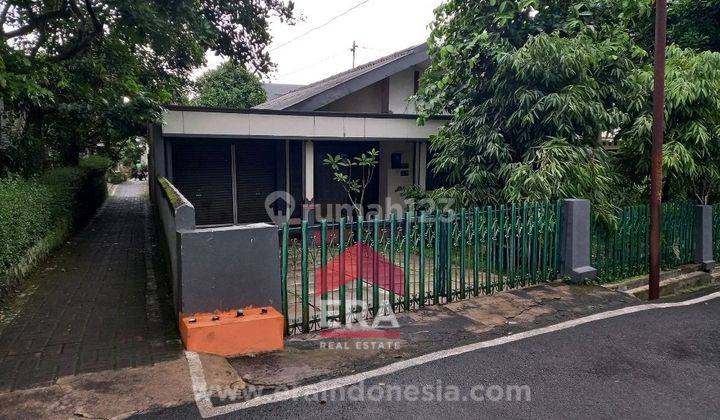 Rumah asri dengan halaman luas 1