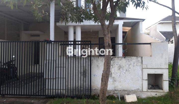 RUMAH MINIMALIS SATU SETENGAH LANTAI SIAP HUNI 1