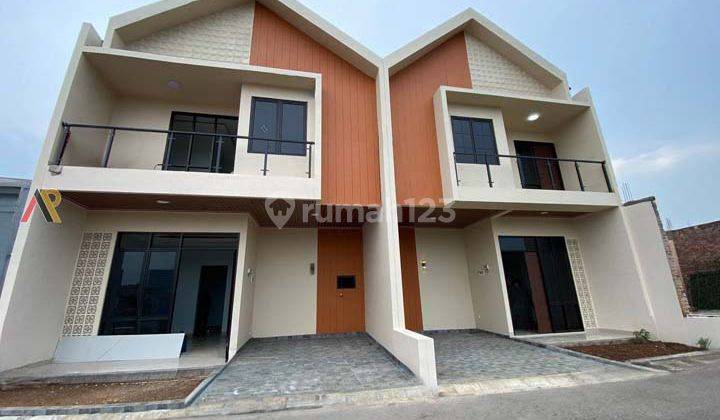 Rumah Townhouse Pinggir Jalan Dekat Tol Cipayung Jakarta Timur
 1