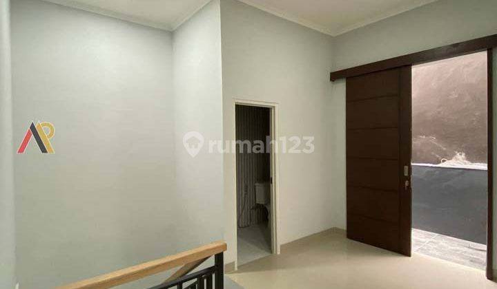 Rumah Townhouse Pinggir Jalan Dekat Tol Cipayung Jakarta Timur
 2