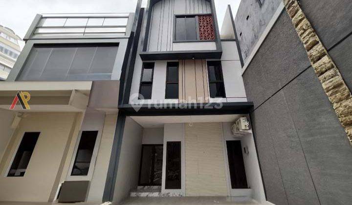 Rumah Skandinavia Minimalis Ada Elevator Pusat Kota Jatipadang Jaksel
 1