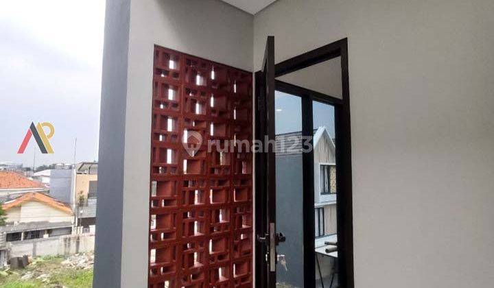 Rumah Skandinavia Minimalis Ada Elevator Pusat Kota Jatipadang Jaksel
 2