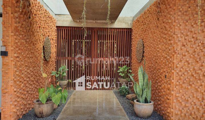 Rumah Mewah Bernuansa Villa Di Pejaten Barat Rsa062203 2