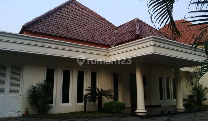 Rumah mewah, di Jl Latuharhari, Menteng. STRATEGIS. 1