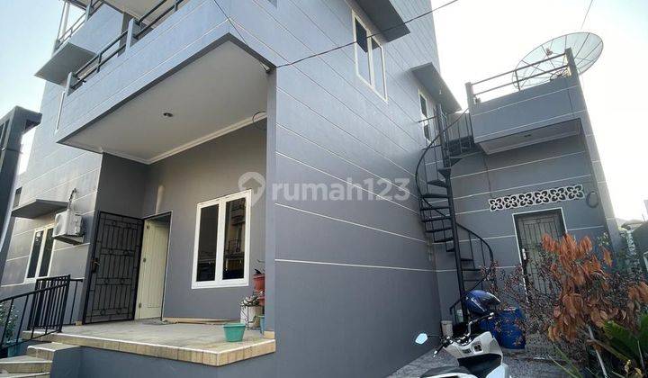 Chandra rumah 3 lantai uk 12x15m di komplek taman ratu kebun jeruk 1