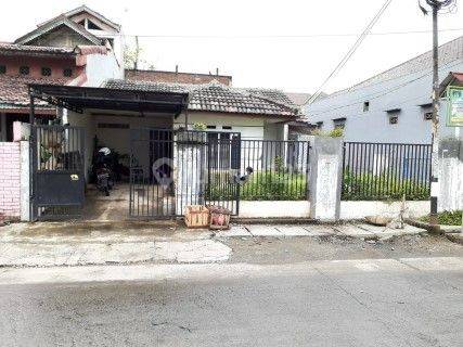 Rumah dibawah harga pasar. Lokasi strategis. 1