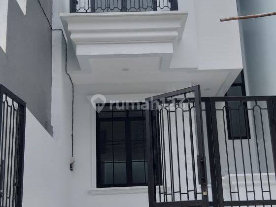 Dhyana rumah baru uk 5x18m bagus 3 lantai di komplek taman ratu 1