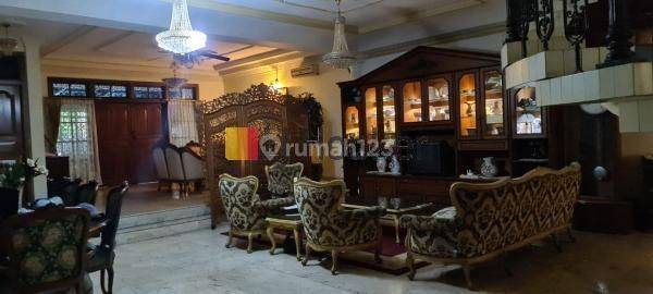 Rumah Besar di Jalan Utama Tomang Jakarta Barat 1