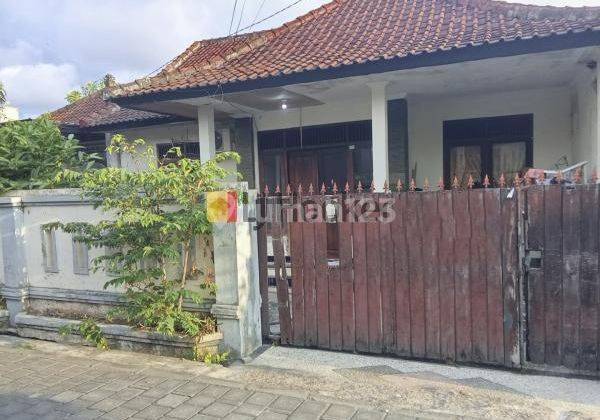 4 bedrooms house for sale at Pemecutan Denpasar Barat strategic location well maintained 1