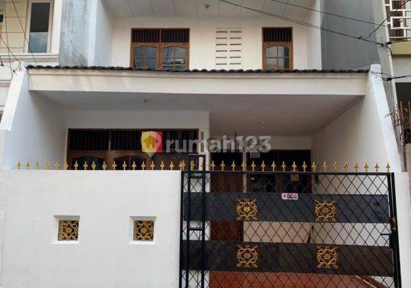 rumah di Tomang Jakarta Barat 2 lantai belakang restoran sentral 1