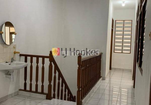 rumah di Tomang Jakarta Barat 2 lantai belakang restoran sentral 2