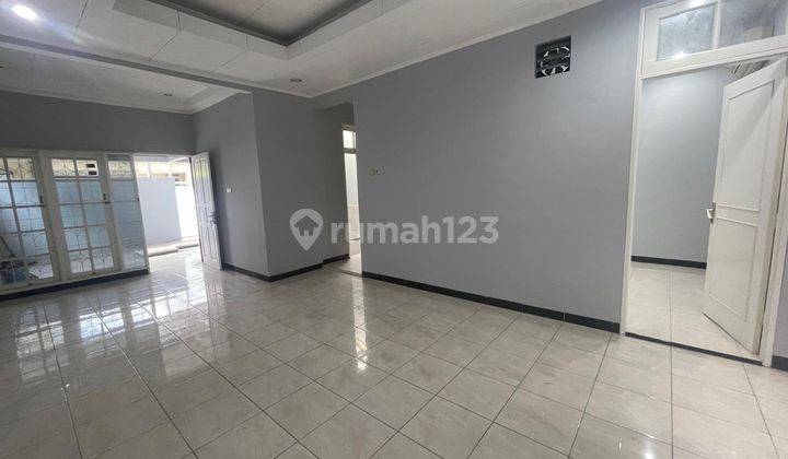 Chandra rumah uk 7x20m lokasi bagus di komplek dutamas 1