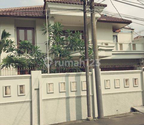 Rumah mewah dgn swimming pool di Kemang 2