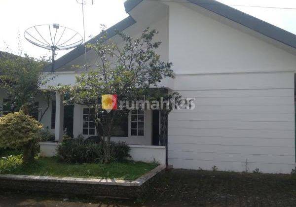 Villa di Jl. Raya Puncak Cipanas Ada Kolam Renang 1