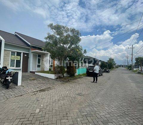 RUMAH JADE HAMLET IVORY GRESIK 67655 2