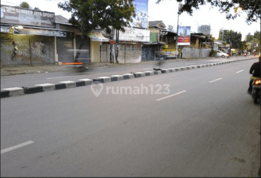 Lokasi yang strategis, dijalan raya Pasar Minggu, cocok untuk ruko, bank, kantor, hotel, kost2an, showroom, alfamart Indomart atau utk pembangunan beberapa rumah kantor 5