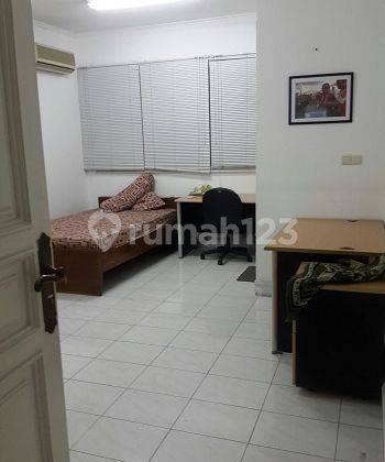 Rumah baik di jalan utama menteng 2