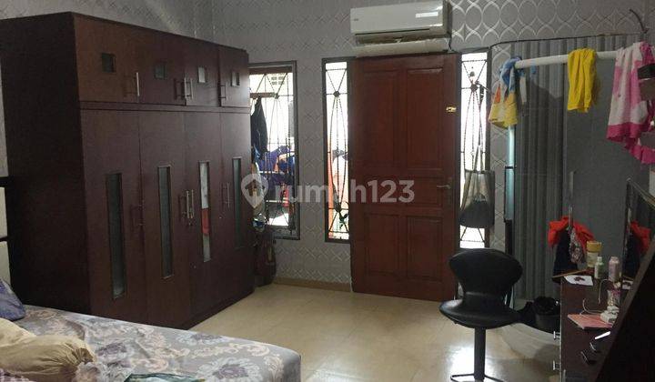 Chandra rumah 3 lantai uk 4x20m hadap timur di komplek kavling polri 1