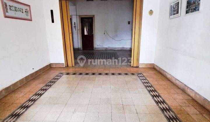 Rumah model Kolonial PUSAT KOTA Jalan Untung Suropati 1