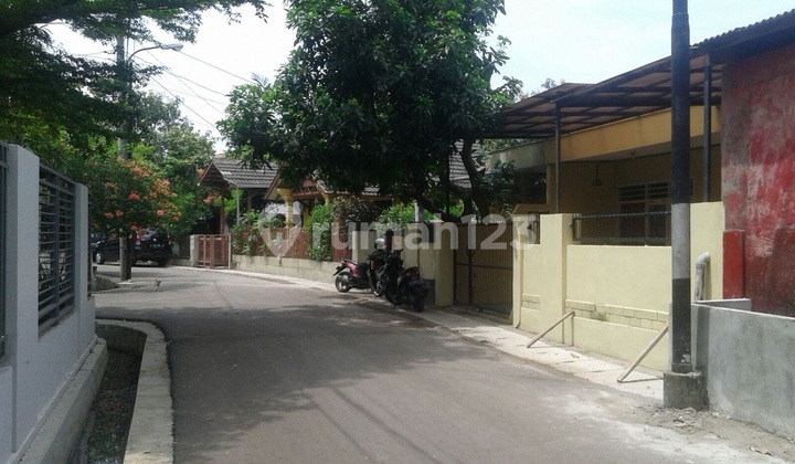 Rumah Lama Dalam Kompleks Di Pasar Minggu Tanah Luas