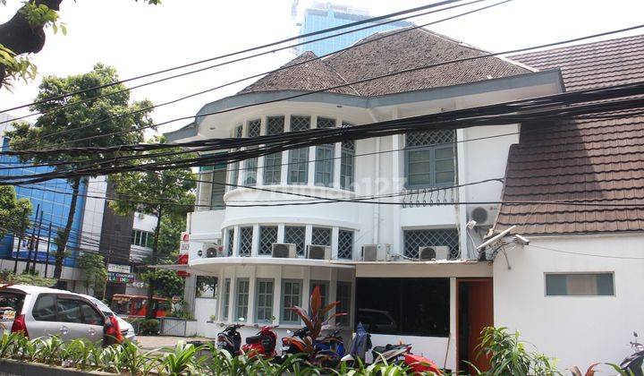 Rumah Kolonial Strategis di Kebayoran Baru 1