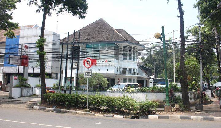 Rumah Kolonial Strategis di Kebayoran Baru 2