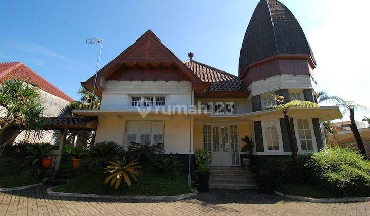 Rumah Besar model kolonial Di Poros Jalan Besar Kota Malang Area Bisnis di kota Malang 1