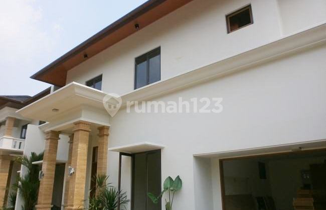 Excellent Unit and Private Pool With Cozy 4 Bedrooms in Kemang Area 2