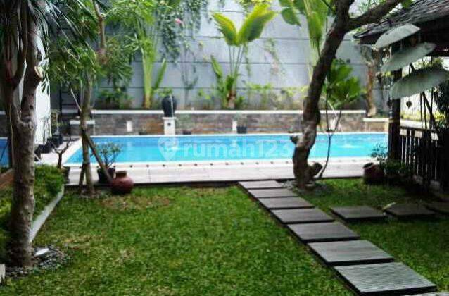 Rumah 2 Lantai Mediterani Private Pool di Menteng Jakarta Pusat 1