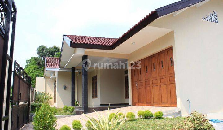 Rumah Mewah + kolam  renang  di Purwomartani 2