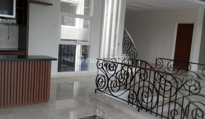 Rumah Mewah Granit Alam Di Kawasan Elite Candigolf SHM 1