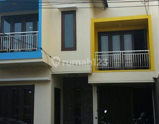 Rumah Dua Lantai Modern Minimalis Jl. Anggrek Kebon Jeruk 2