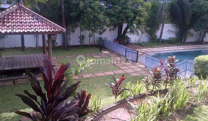 Spacious yard & Bright House in Kemang Area 2