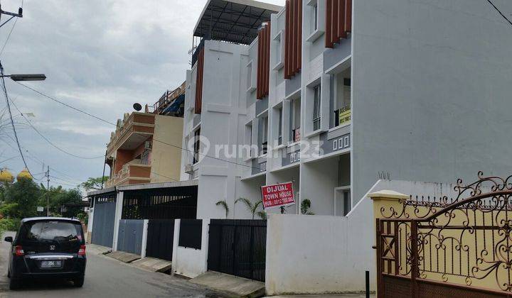 Townhome Baru di Tengah Kota, Aman, Bebas Banjir, SHM 2