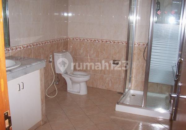 Homey 4 BR House With Nice Pool & Green Space, At Private Sanctuary In Kemang Utara Area 2