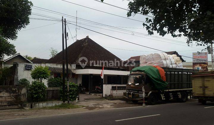 Rumah strategis hitung tanah dekat jalan soekarno solo baru 1