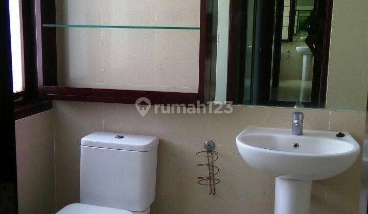 Rumah cantik semi furnished di kemang 2