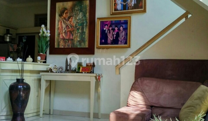 rumah cantik siap huni, lokasi strategis. rumah cantik siap huni, lokasi strategis.