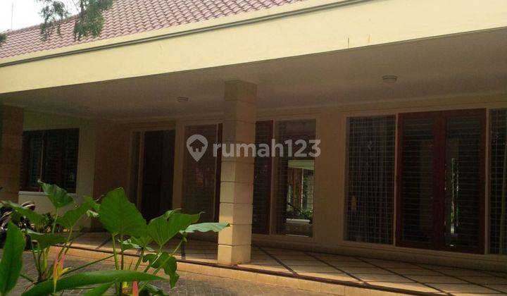 Rumah modern semi furnished di cipete Jl. gaharu V 1