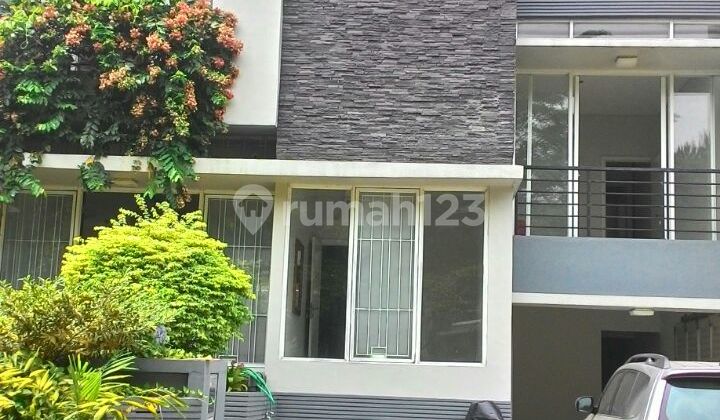 Rumah Cantik. Taman Terawat di Bintaro