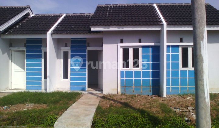 For sale, ready-to-occupy house in Puri Gardenia Housing at a low price 1