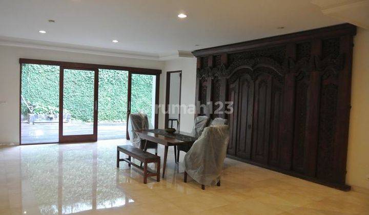 Classic 1 Storey House, Cozy 4BR With Nice Private Pool At Kemang Dalam 2